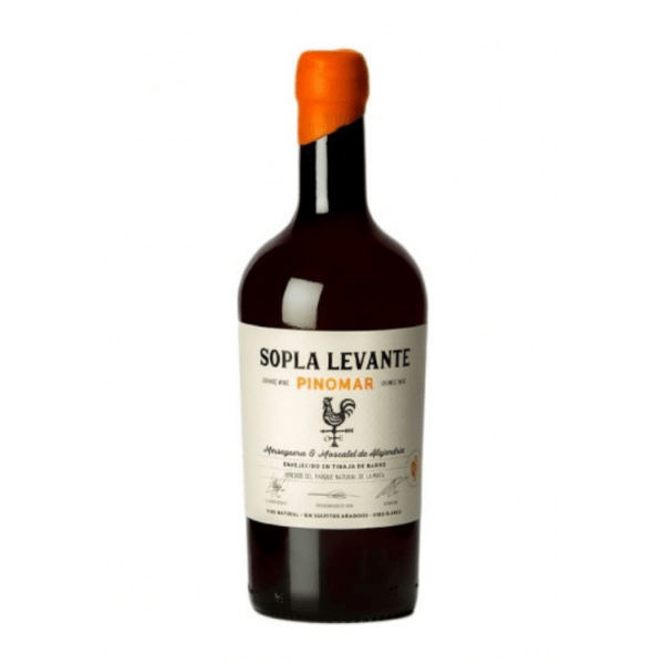 Botella de Sopla Levante Pinomar – vino naranja natural de Alicante, con tonalidades ámbar y etiqueta distintiva, elaborado con Merseguera y Moscatel de Alejandría.