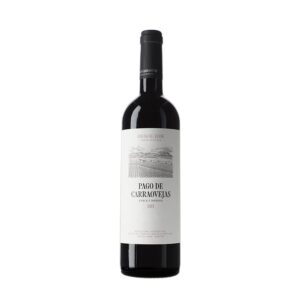 Botella del vino Pago de Carraovejas 2022 sobre un fondo blanco